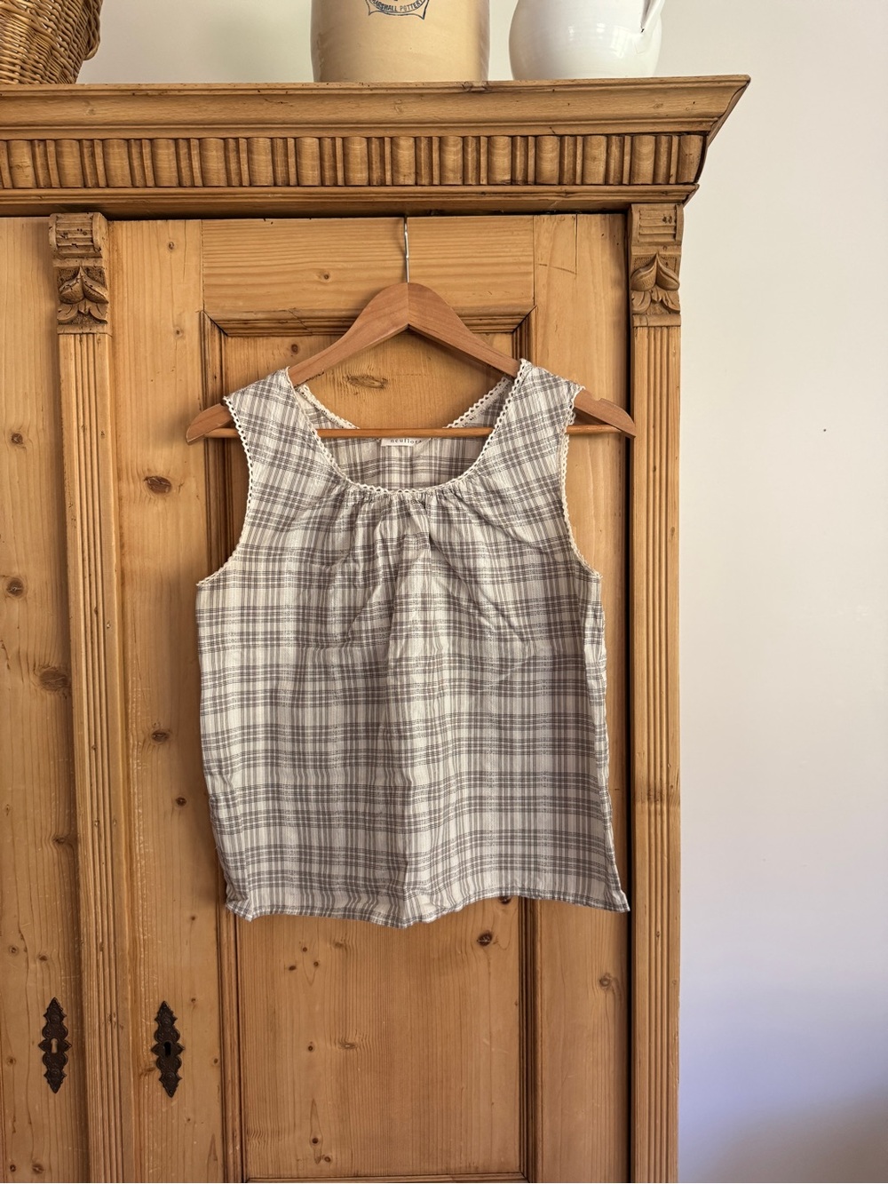 Women's Gray & White Plaid Sleeveless Tank Top